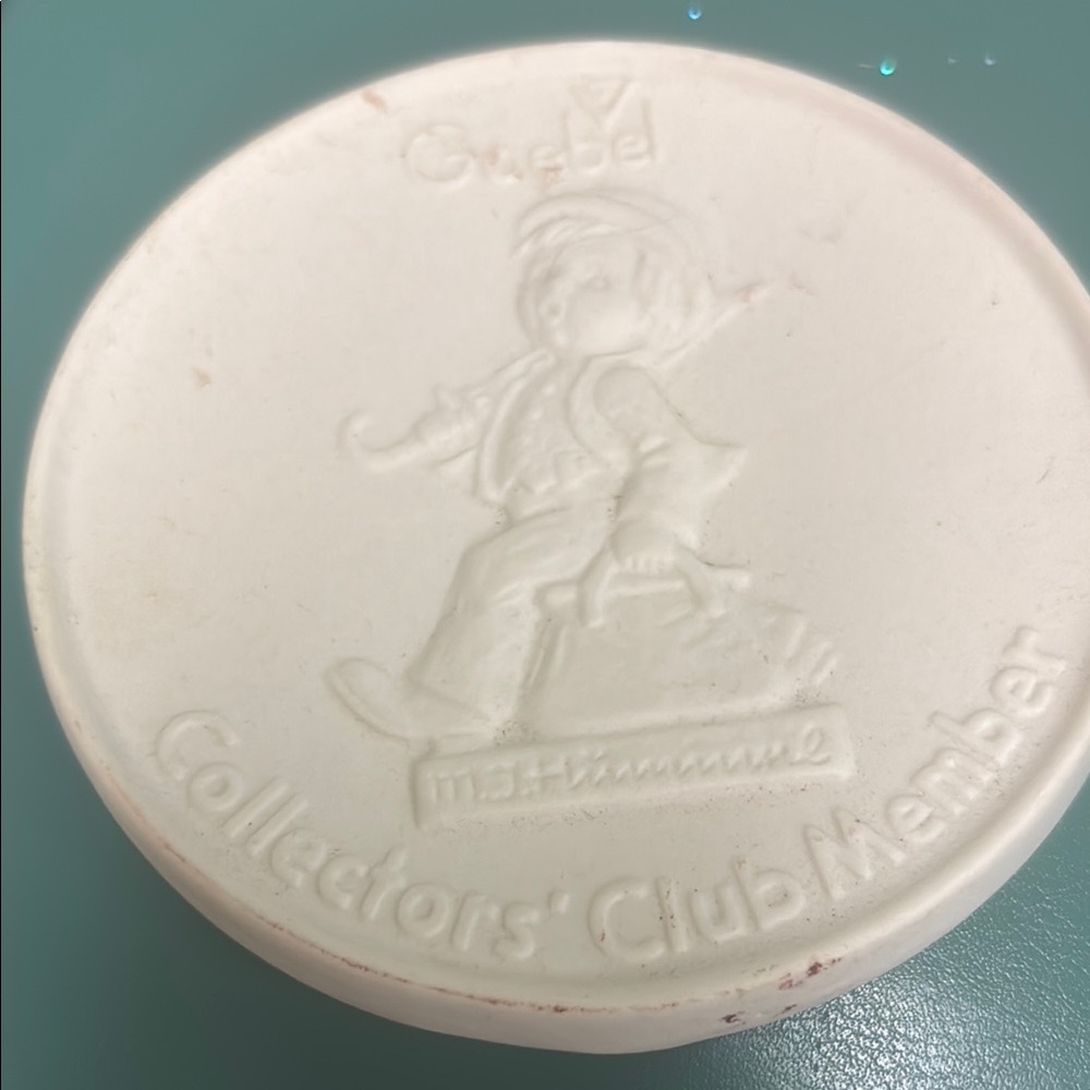 Goebel Collectors' Club Member Plaque